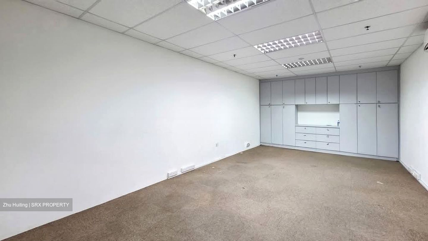 Hougang Central (D19), Retail #556768511